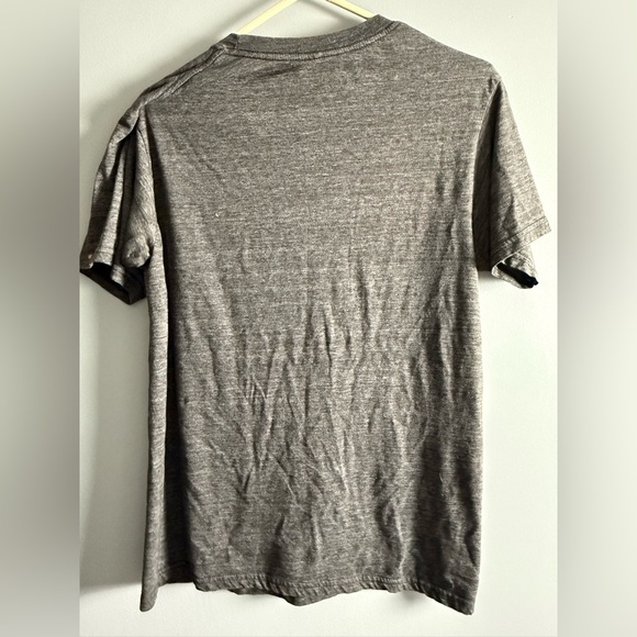 QUEEN Heathered Gray Short Sleeve Unisex Graphic Tee TINY Flaw Sz M 18" PTP - Picture 4 of 5